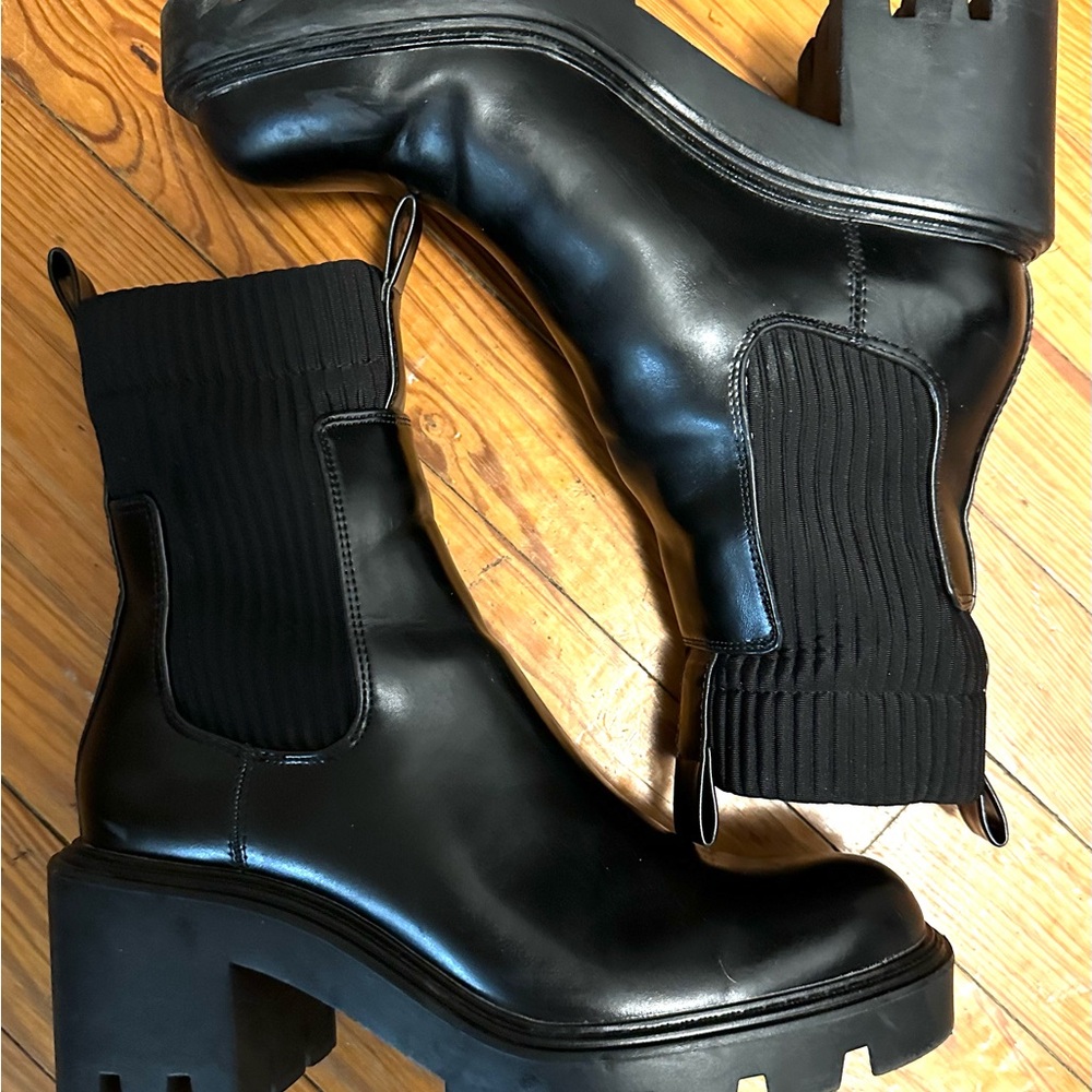 Black Chelsea Heeled Boots